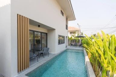 Rennovated 4-bedroom Pool Villa in Hang Dong